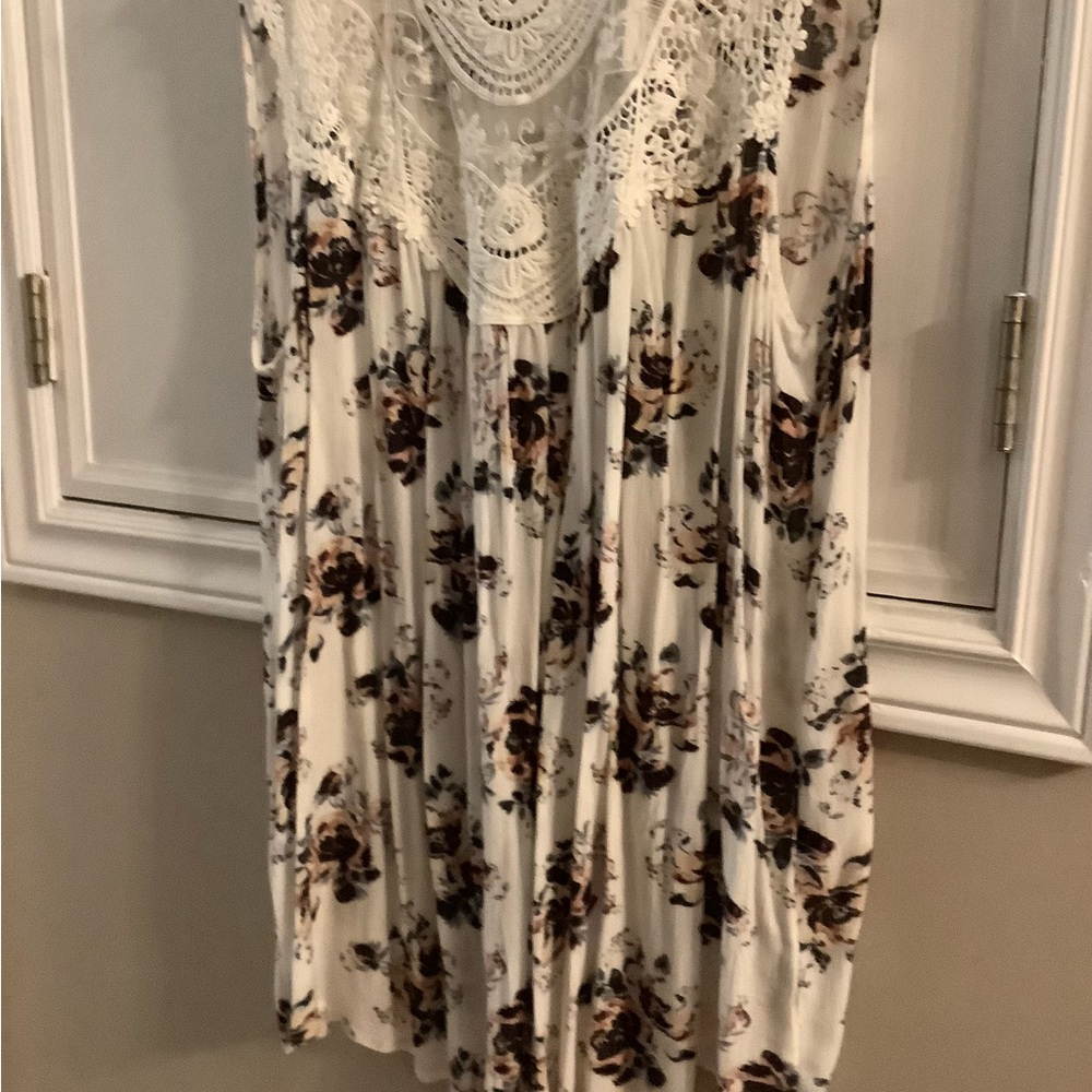 Torrid Floral Print Gauze Tunic with Lace Bodice , NWT